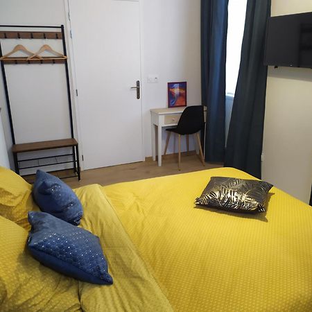 Chambres D'Hotes "Au Pied De La Bealiere" Montpezat-sous-Bauzon Phòng bức ảnh